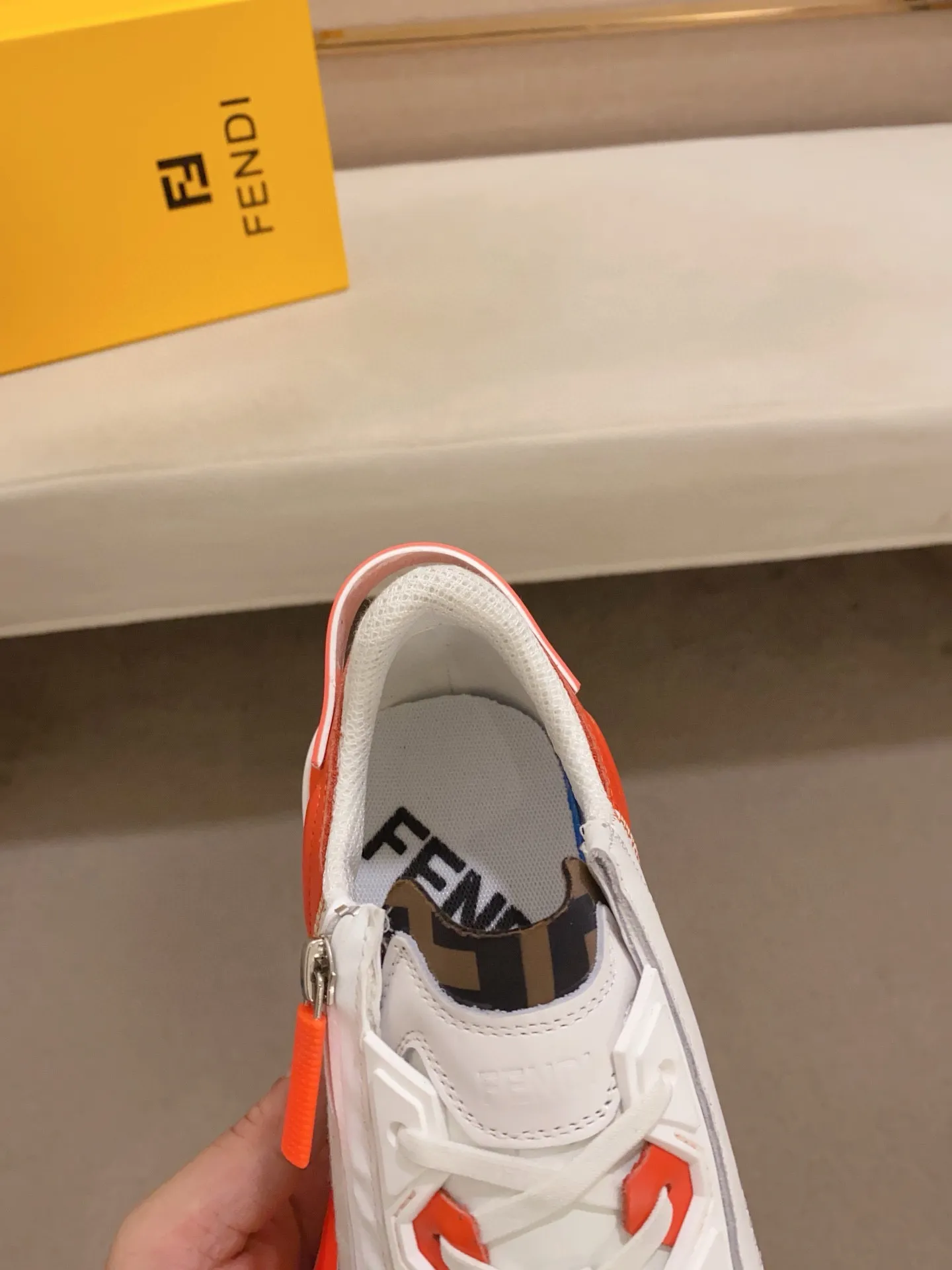 Men's shoes💰: 540💰(Higher version) [Fendi] Fendi's latest casual shoes for men! Available at counters simultaneously! A one-to-one replica of the original. Made entirely of imported top-grain calfskin, the interior is made of top-grain water-dyed cowhide, and the original factory-supplied rubber outsole. Leading new fashion concepts. Matching code: 38-44. 45 can be customized and non-returnable!